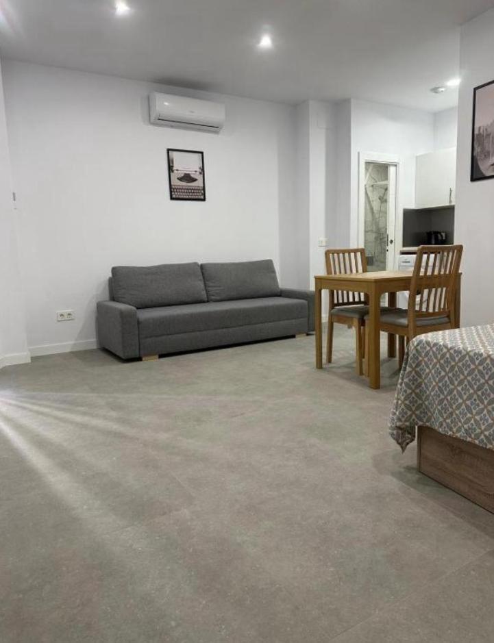 Hermoso Piso A 5 Minutos De La Estacion De Bus Y Tren Maria Zambrano Appartement *