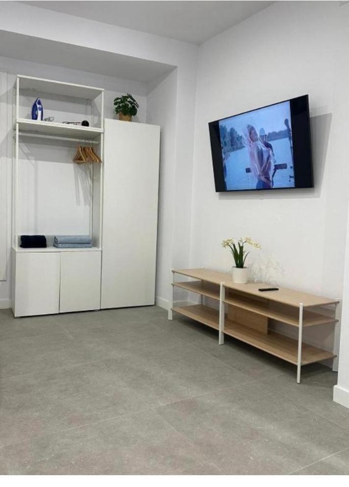 Hermoso Piso A 5 Minutos De La Estacion De Bus Y Tren Maria Zambrano Appartement *