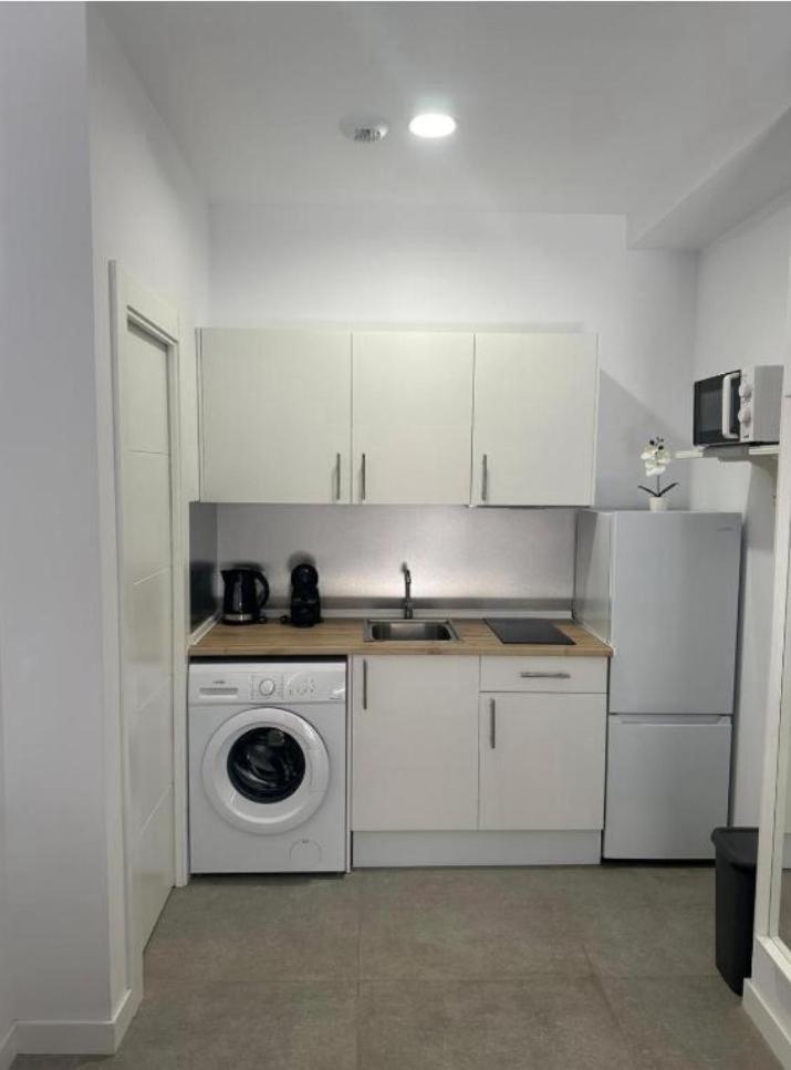Hermoso Piso A 5 Minutos De La Estacion De Bus Y Tren Maria Zambrano Appartement Málaga